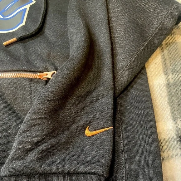 Nike
Pull over hoody
Lil Penny Hardaway - Picture 5 of 12